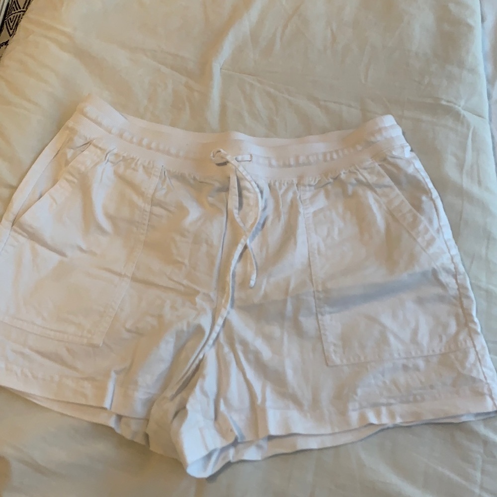 Gap white shorts